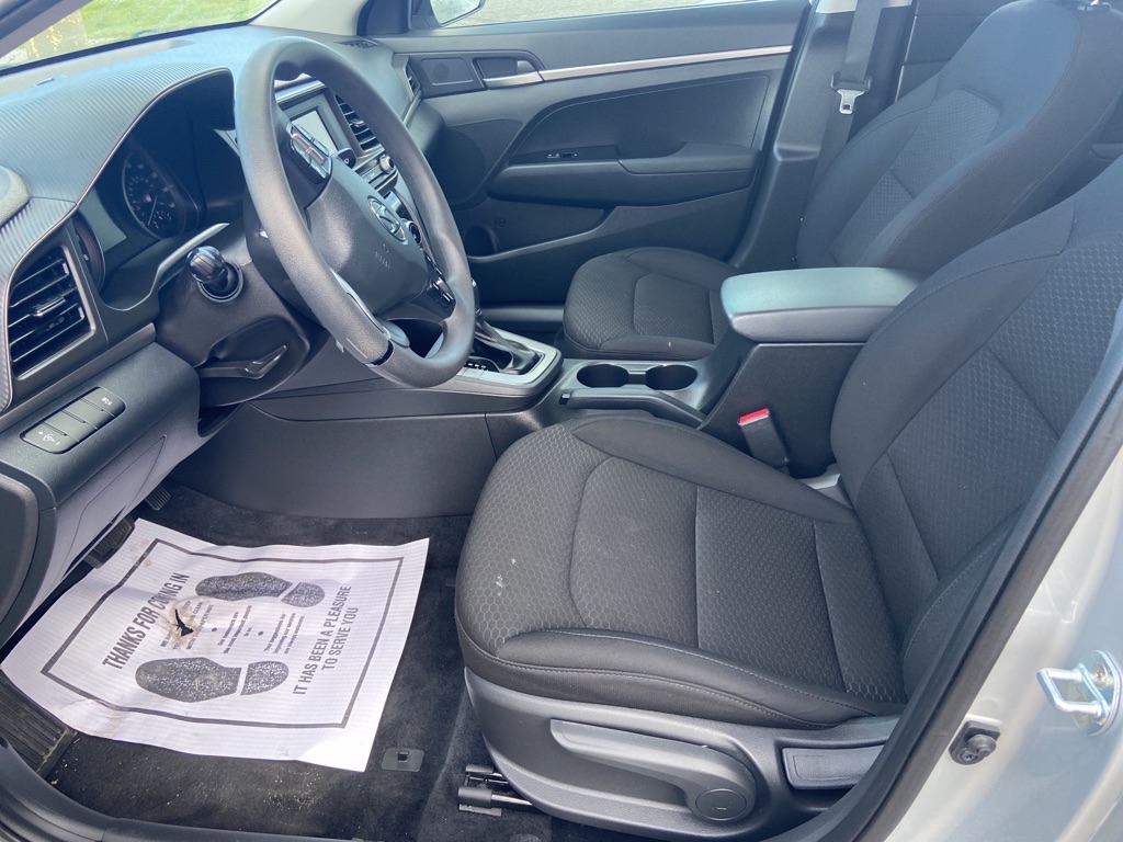 Photo 5 of this HYUNDAI ELANTRA