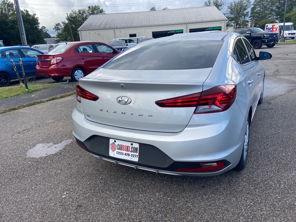 Photo 3 of this HYUNDAI ELANTRA