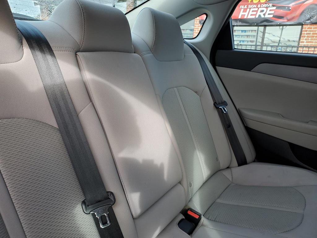 Photo 17 of this HYUNDAI SONATA