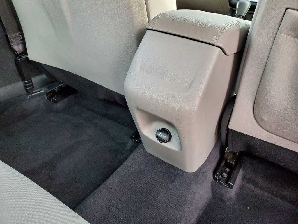 Photo 18 of this HYUNDAI SONATA