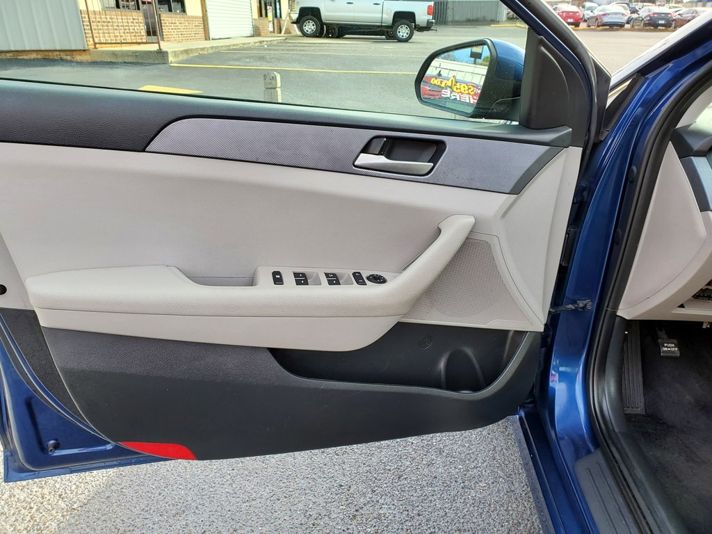 Photo 21 of this HYUNDAI SONATA