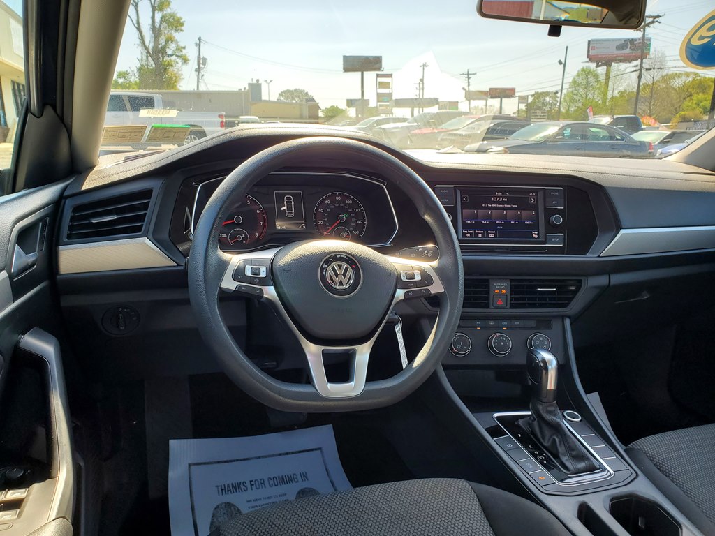 Photo 17 of this VOLKSWAGEN JETTA