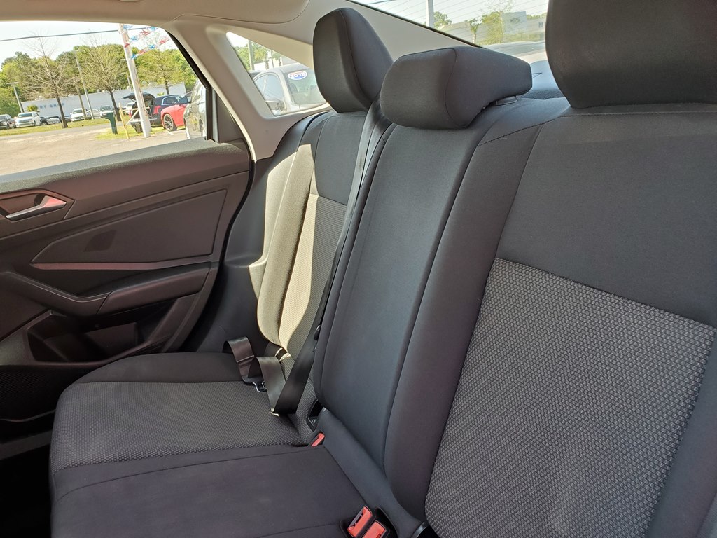 Photo 16 of this VOLKSWAGEN JETTA