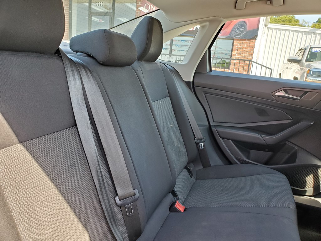Photo 15 of this VOLKSWAGEN JETTA