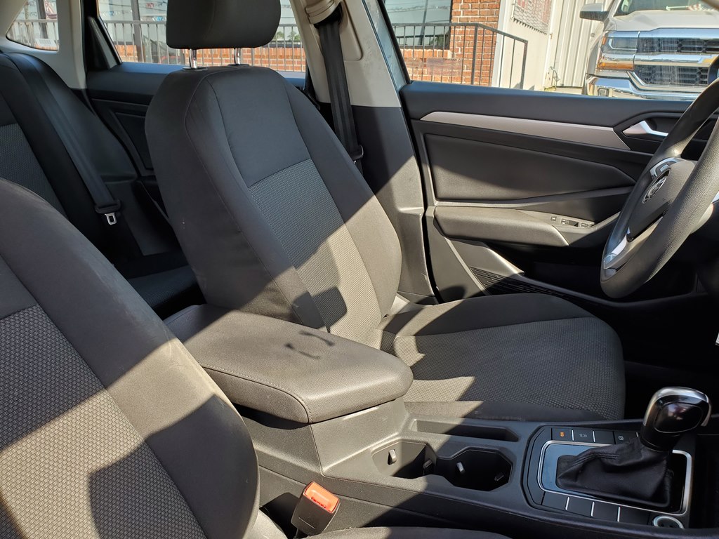 Photo 13 of this VOLKSWAGEN JETTA