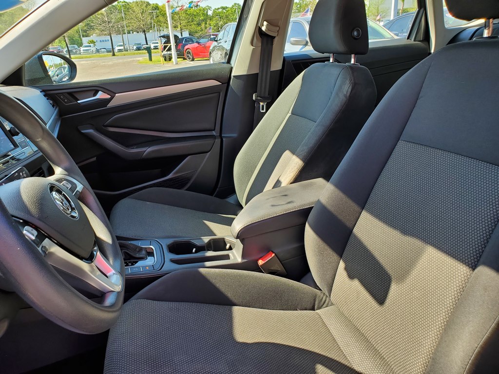 Photo 21 of this VOLKSWAGEN JETTA