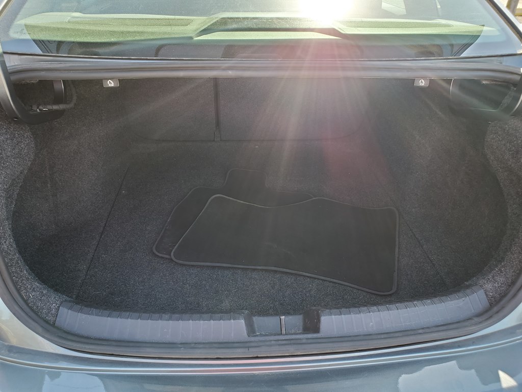 Photo 8 of this VOLKSWAGEN JETTA