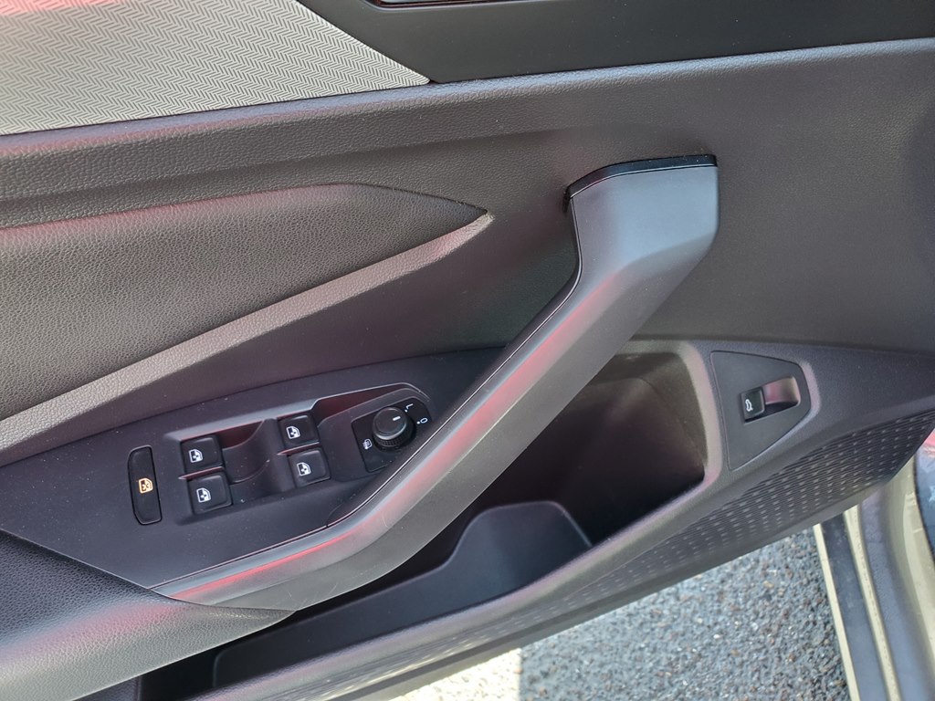Photo 19 of this VOLKSWAGEN JETTA