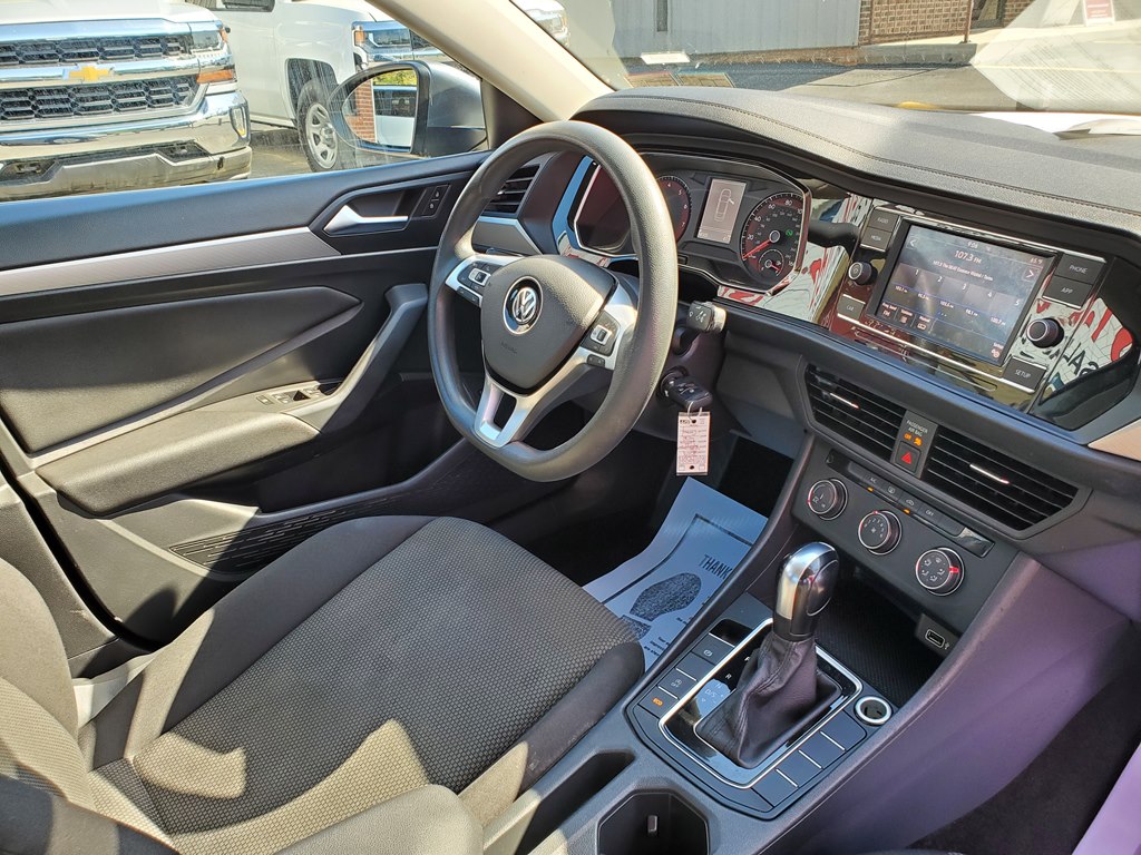 Photo 14 of this VOLKSWAGEN JETTA
