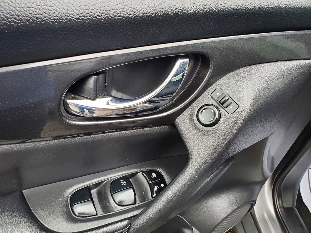 Photo 19 of this NISSAN ROGUE