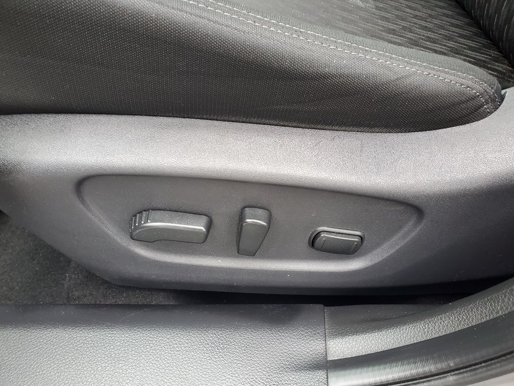 Photo 21 of this NISSAN ROGUE