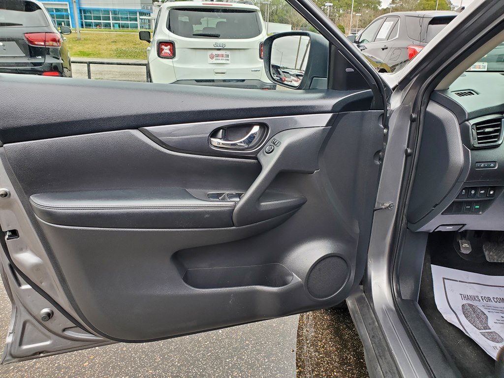 Photo 18 of this NISSAN ROGUE
