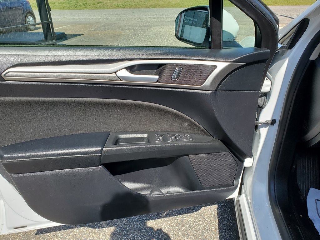 Photo 22 of this FORD FUSION