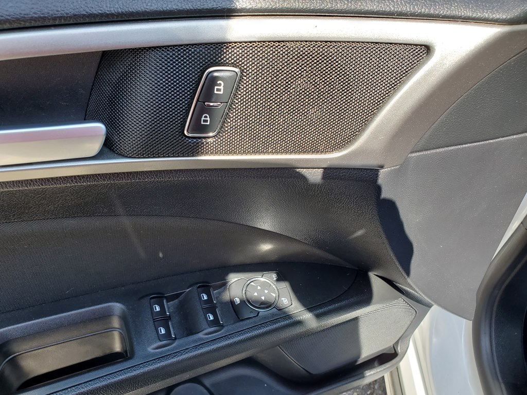 Photo 23 of this FORD FUSION