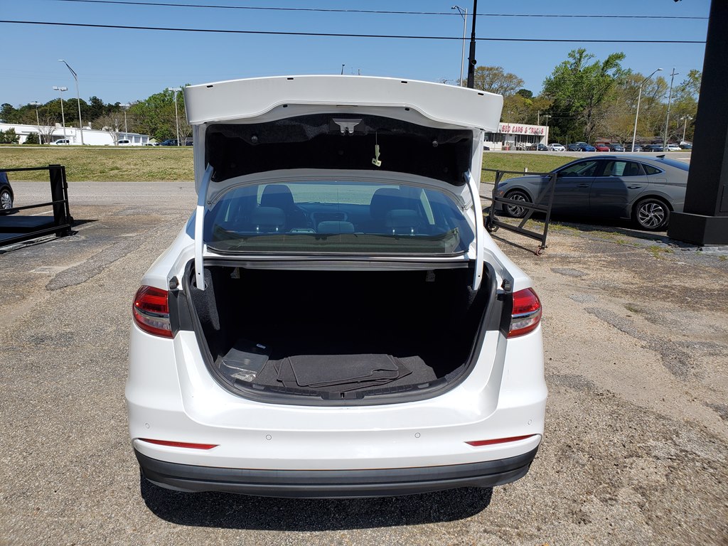 Photo 10 of this FORD FUSION