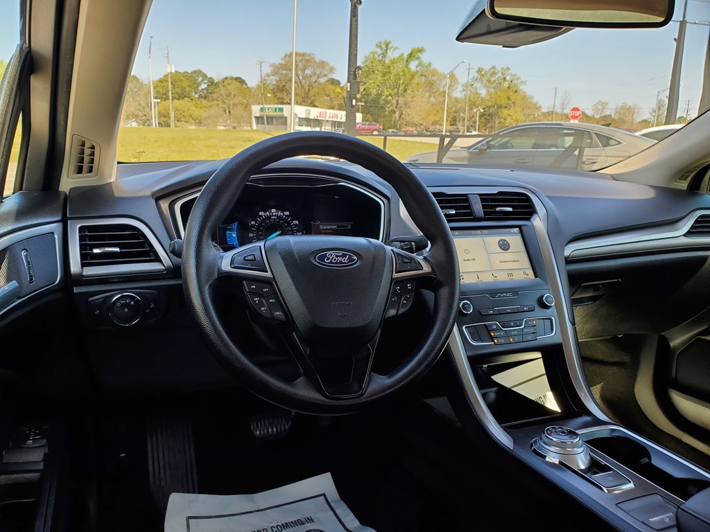Photo 21 of this FORD FUSION