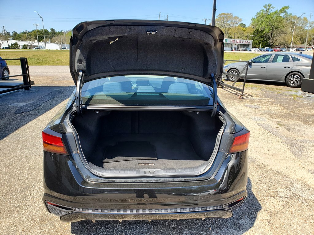 Photo 10 of this NISSAN ALTIMA
