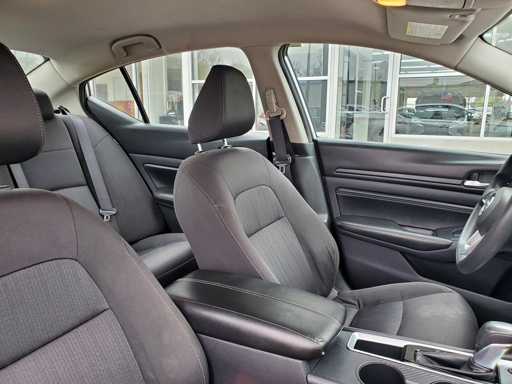 Photo 11 of this NISSAN ALTIMA