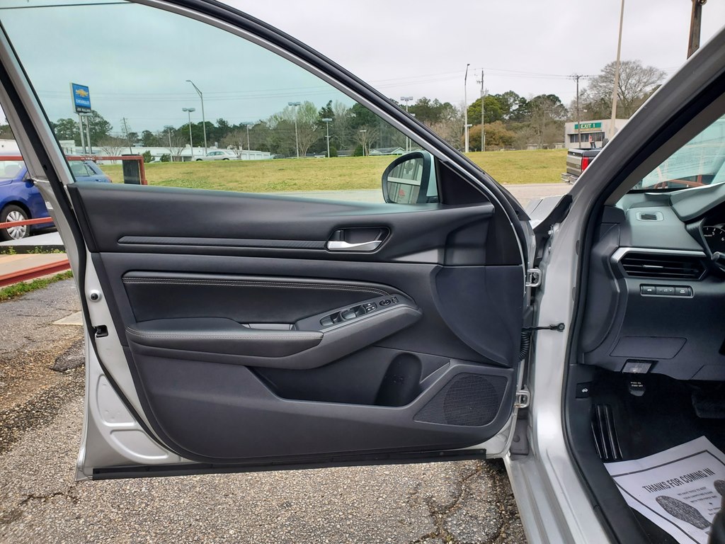 Photo 16 of this NISSAN ALTIMA