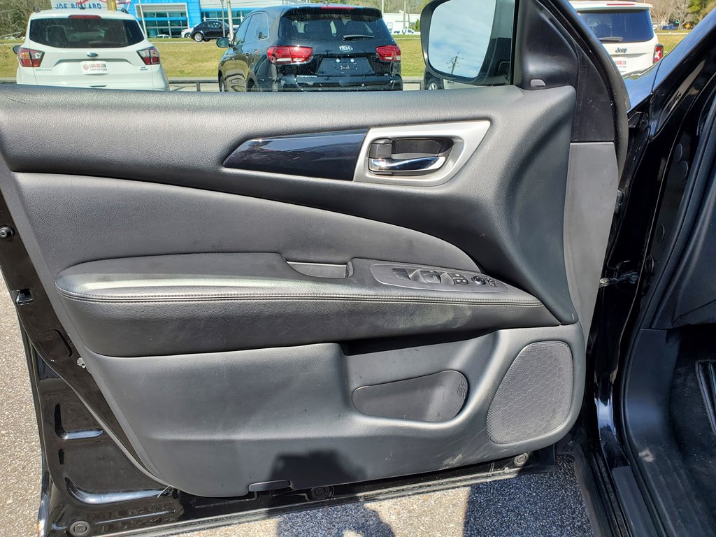Photo 22 of this NISSAN PATHFINDER