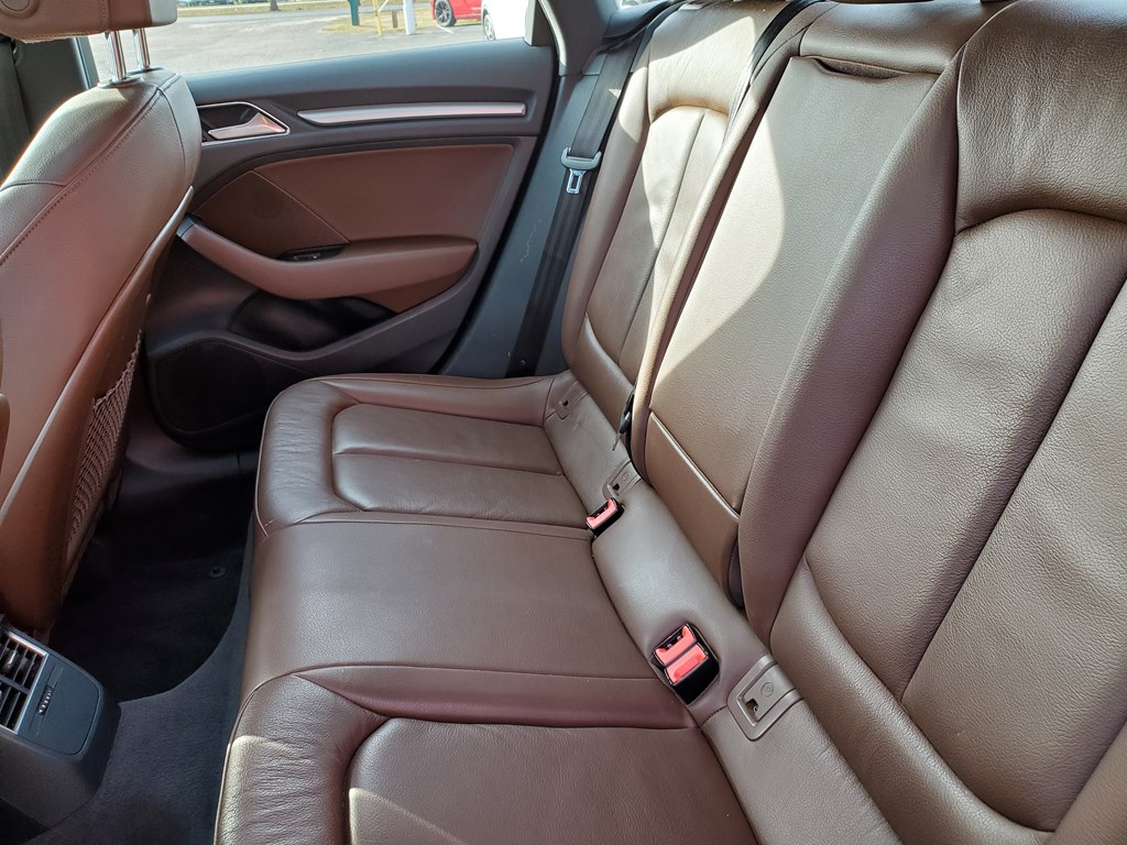 Photo 17 of this AUDI A3