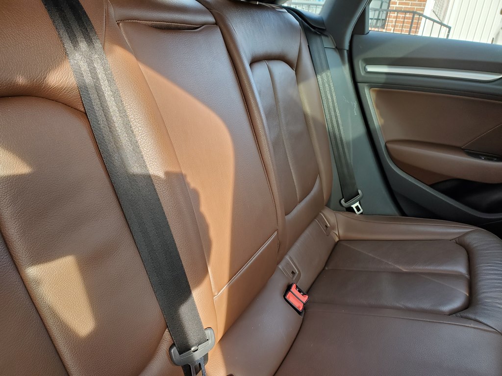 Photo 15 of this AUDI A3