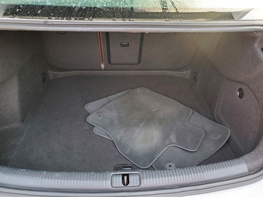 Photo 8 of this AUDI A3