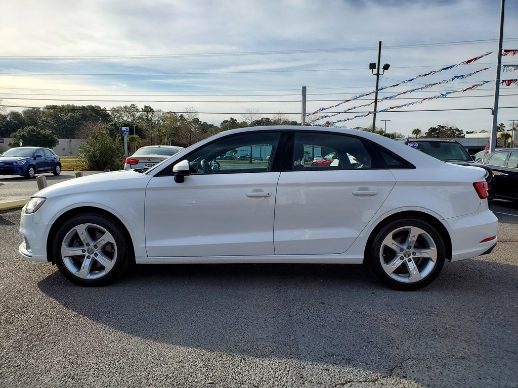 Photo 4 of this AUDI A3