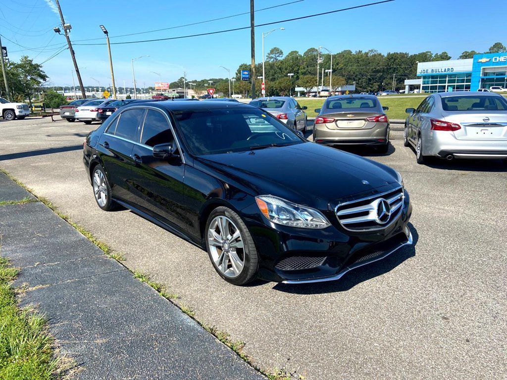 Photo 2 of this MERCEDES-BENZ E-CLASS