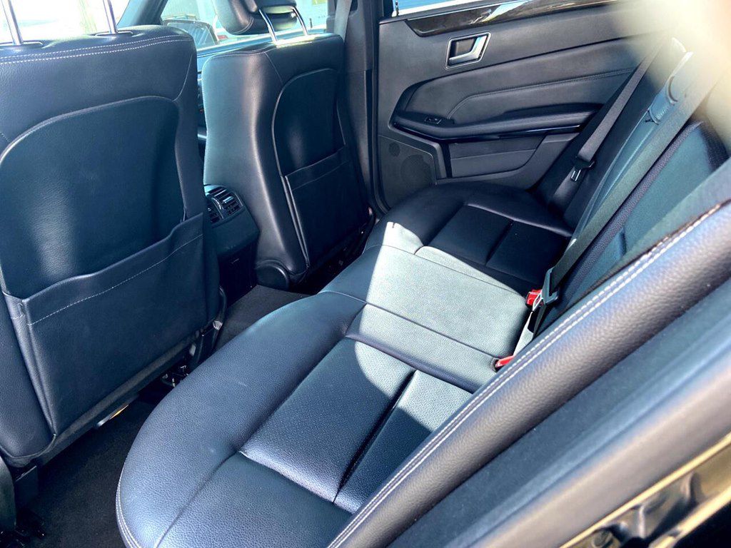 Photo 5 of this MERCEDES-BENZ E-CLASS