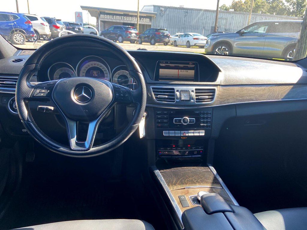 Photo 6 of this MERCEDES-BENZ E-CLASS