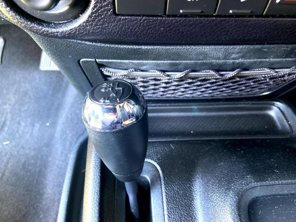 Photo 10 of this JEEP WRANGLER