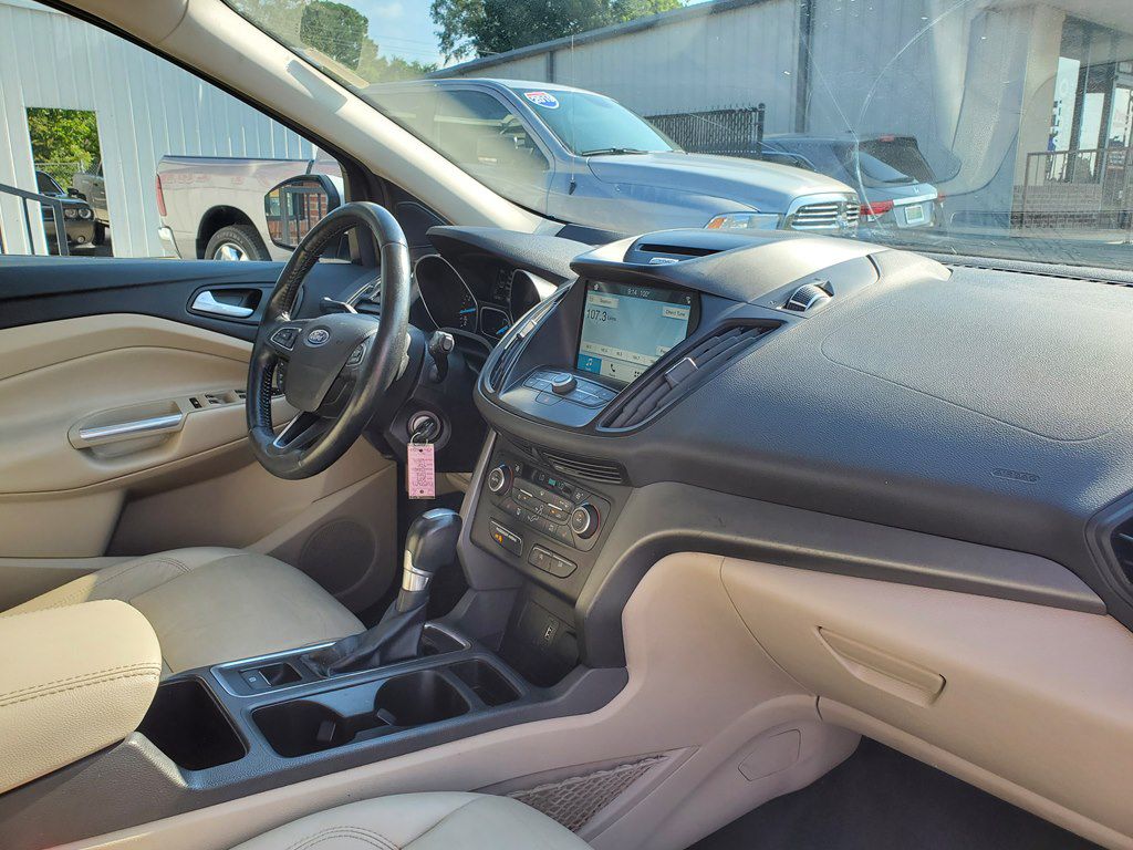 Photo 12 of this FORD ESCAPE