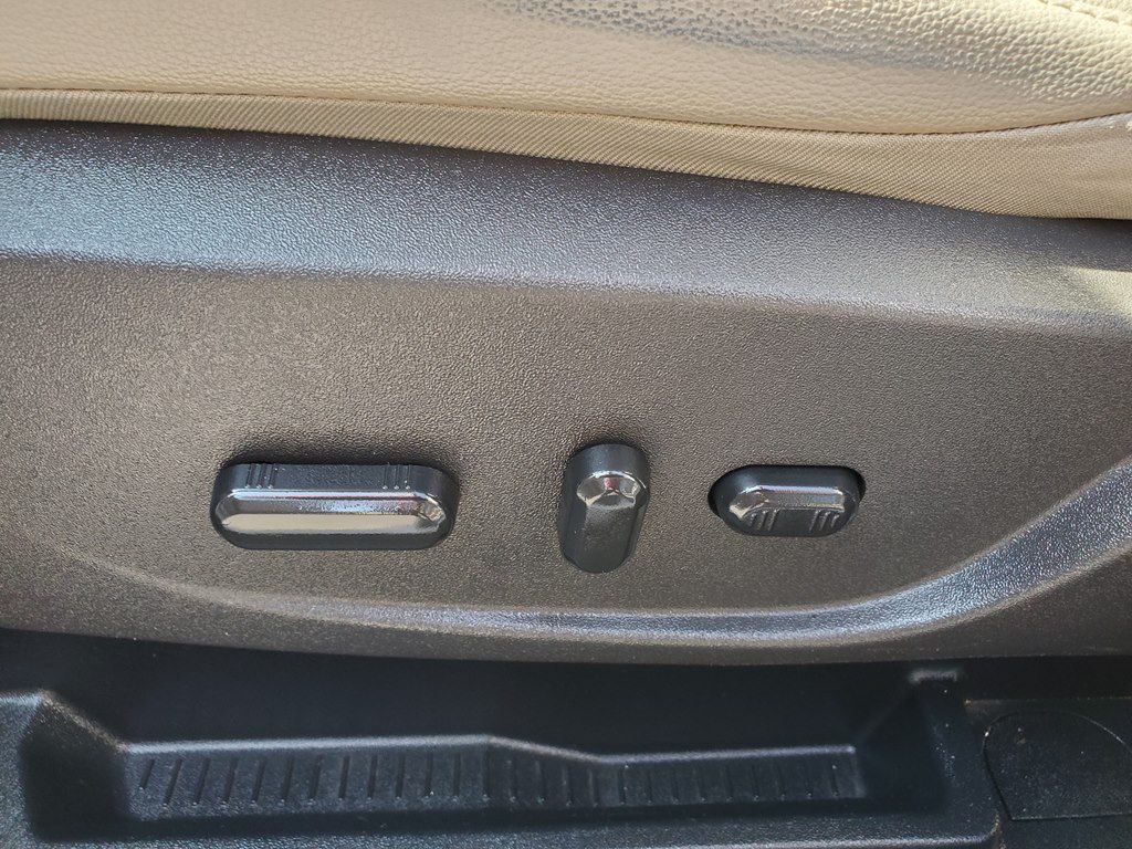 Photo 23 of this FORD ESCAPE
