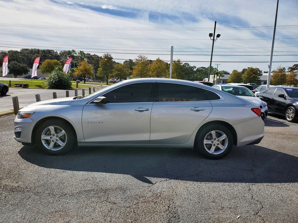 Photo 4 of this CHEVROLET MALIBU