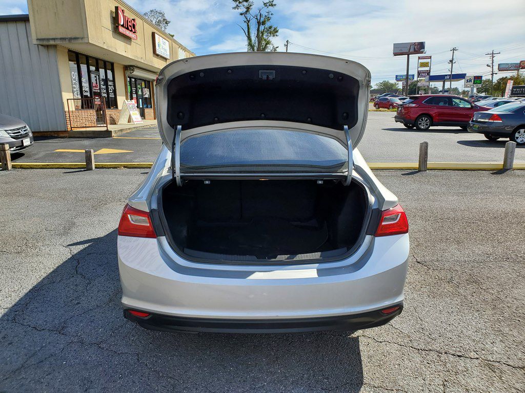 Photo 7 of this CHEVROLET MALIBU