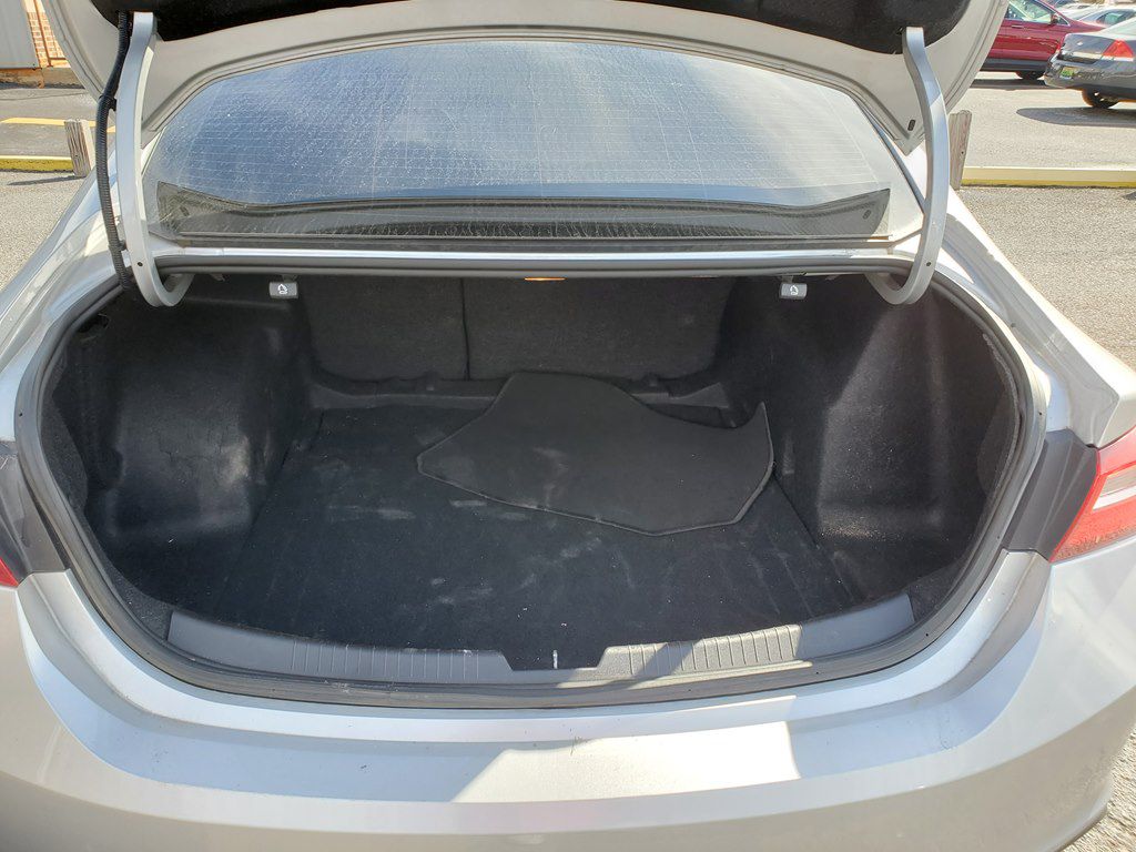 Photo 8 of this CHEVROLET MALIBU