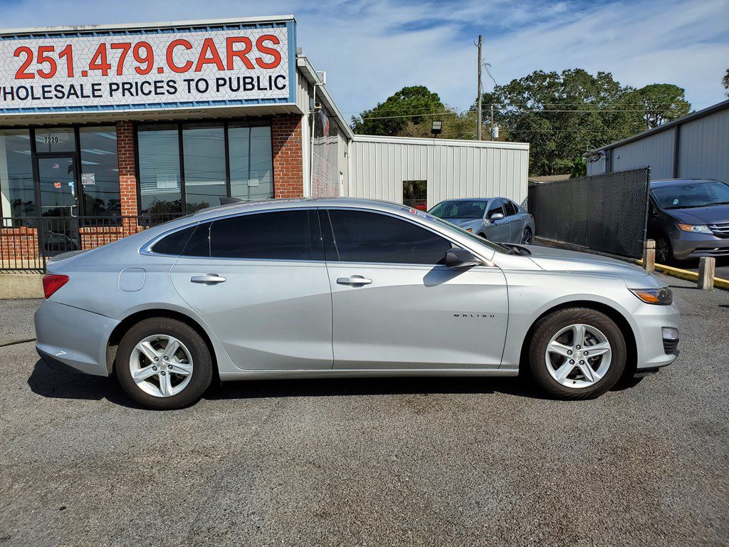 Photo 10 of this CHEVROLET MALIBU
