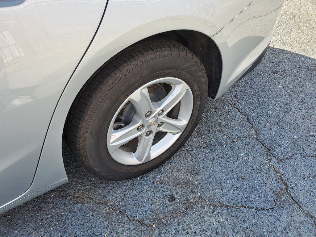 Photo 11 of this CHEVROLET MALIBU
