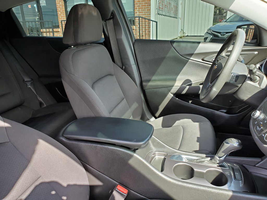 Photo 13 of this CHEVROLET MALIBU