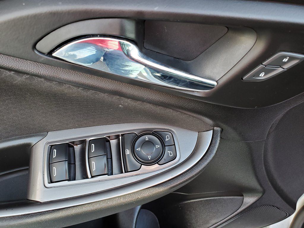 Photo 18 of this CHEVROLET MALIBU