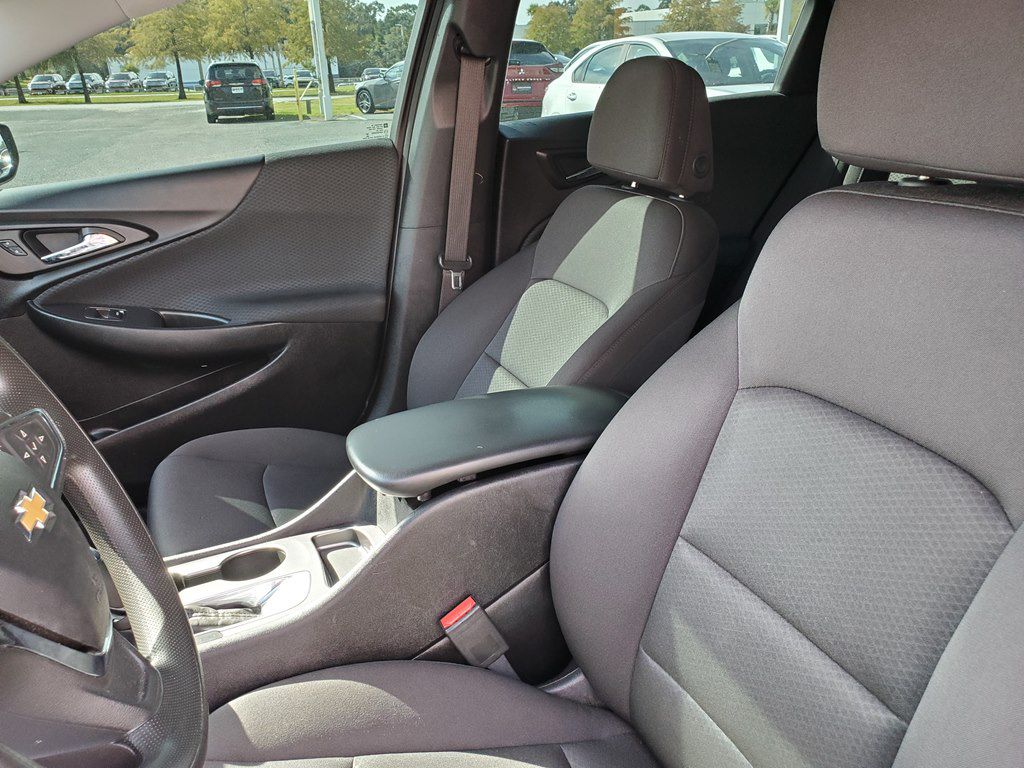 Photo 19 of this CHEVROLET MALIBU