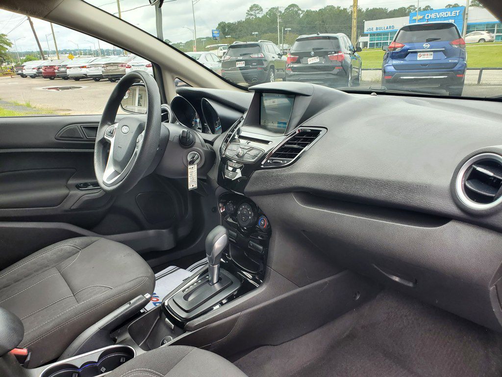 Photo 10 of this FORD FIESTA