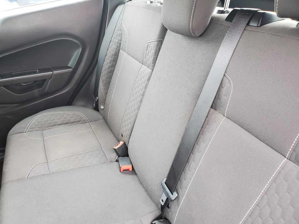 Photo 14 of this FORD FIESTA