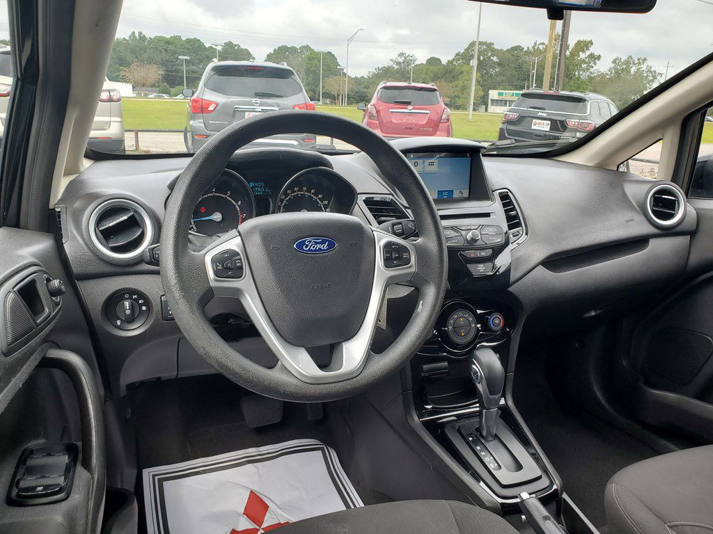Photo 15 of this FORD FIESTA