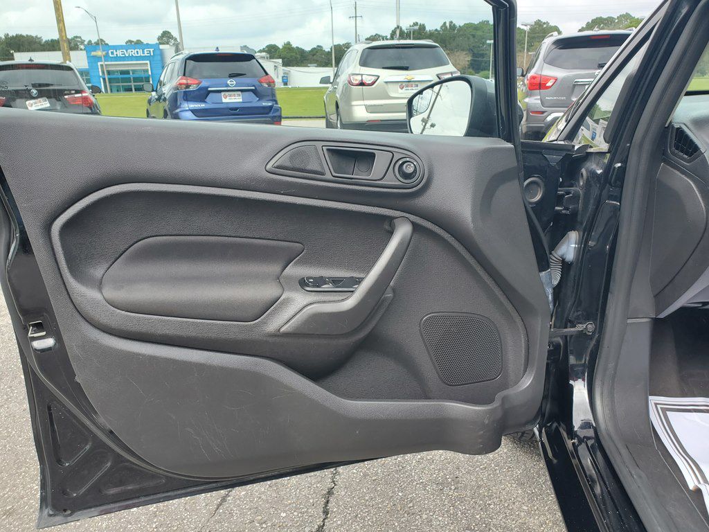 Photo 16 of this FORD FIESTA