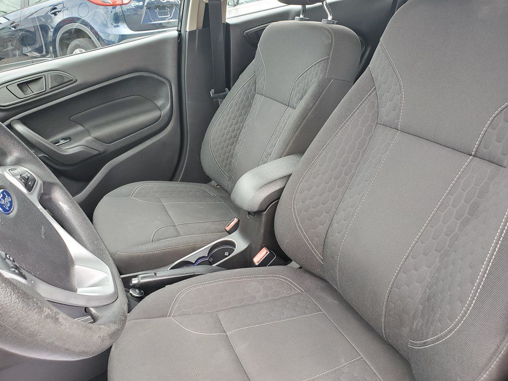 Photo 17 of this FORD FIESTA