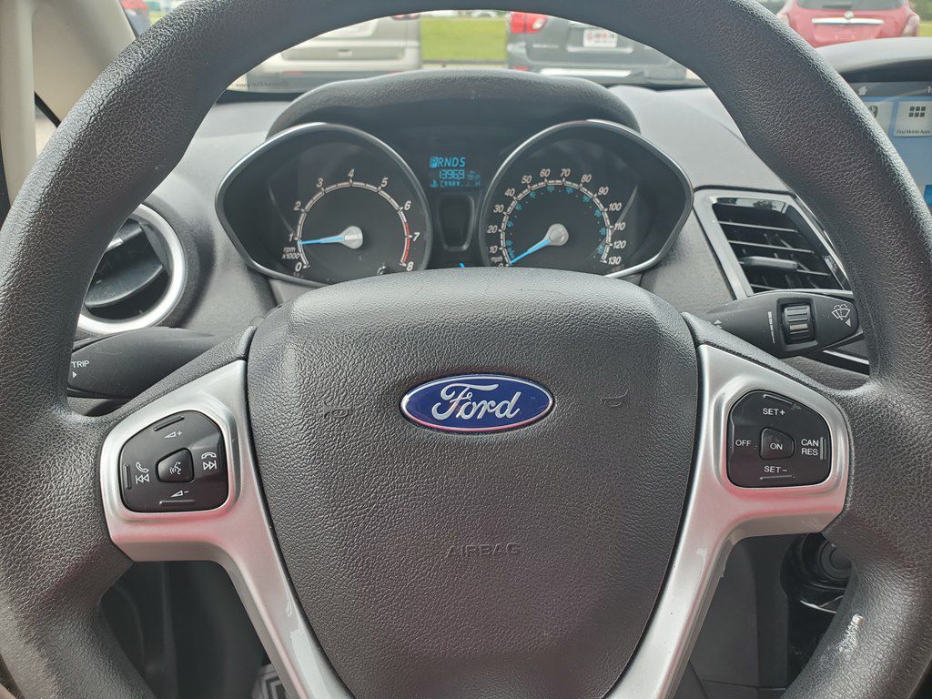 Photo 18 of this FORD FIESTA