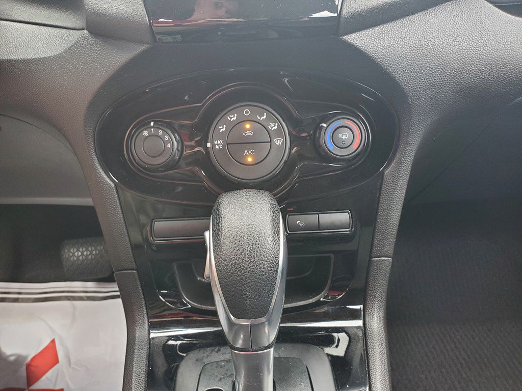 Photo 24 of this FORD FIESTA