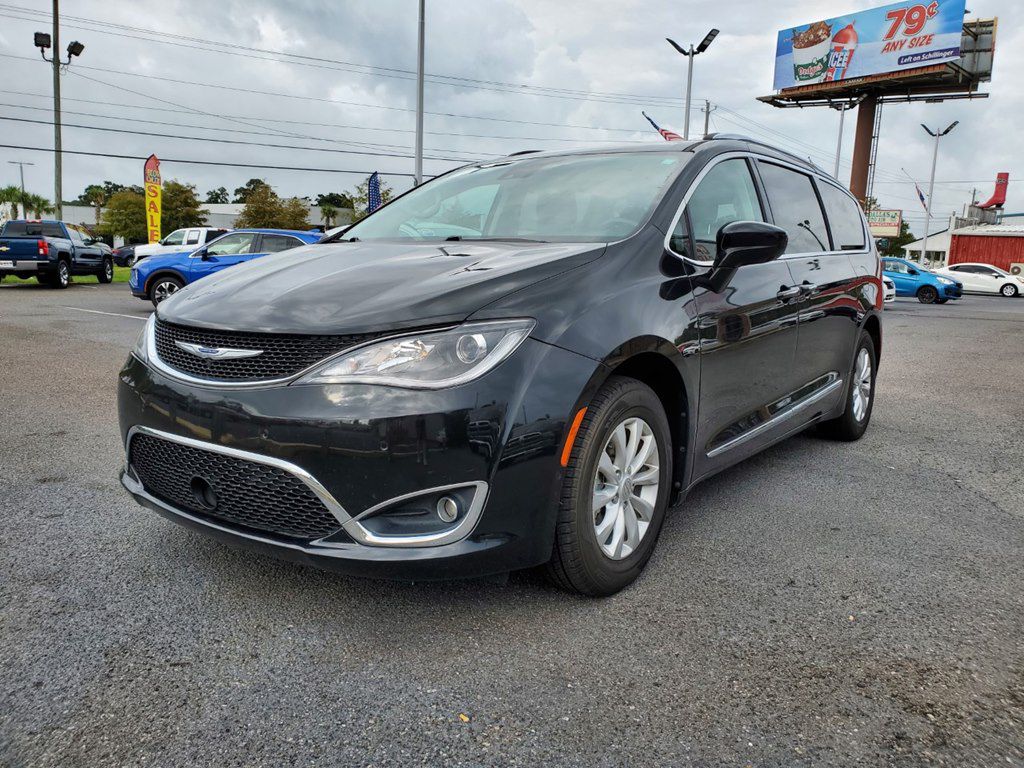 Photo 3 of this CHRYSLER PACIFICA
